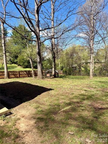 3743 Crosland Road, Winston Salem, NC 27106