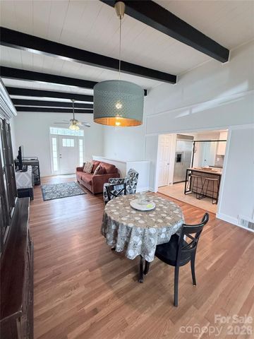 3743 Crosland Road, Winston Salem, NC 27106