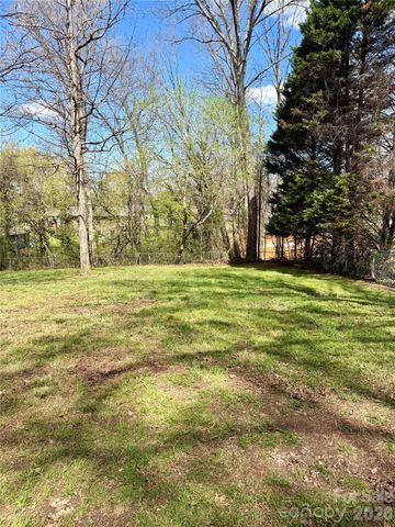 3743 Crosland Road, Winston Salem, NC 27106