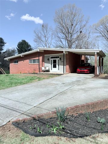 3743 Crosland Road, Winston Salem, NC 27106