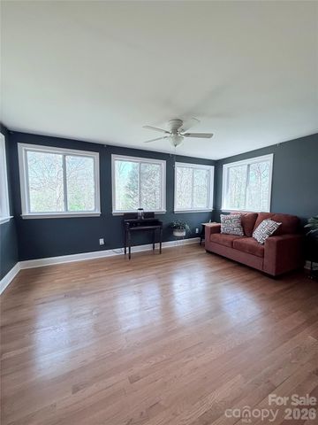 3743 Crosland Road, Winston Salem, NC 27106