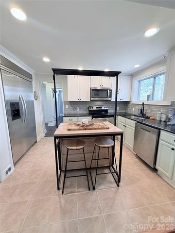 3743 Crosland Road, Winston Salem, NC 27106