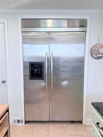 3743 Crosland Road, Winston Salem, NC 27106