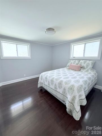 3743 Crosland Road, Winston Salem, NC 27106