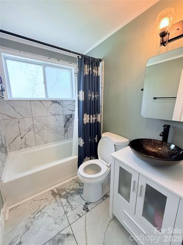 3743 Crosland Road, Winston Salem, NC 27106