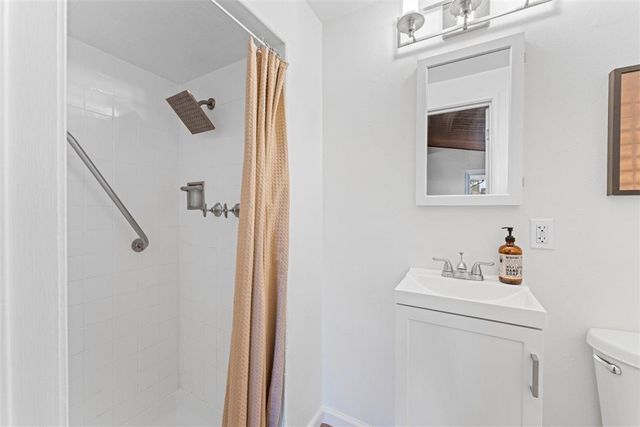 3266 3266 Knowland Ave, Oakland, CA 94619