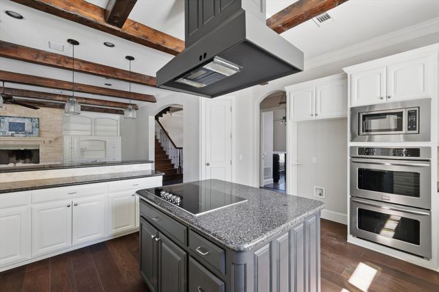 1014 Oak Tree Drive, Fort Worth, TX 76140