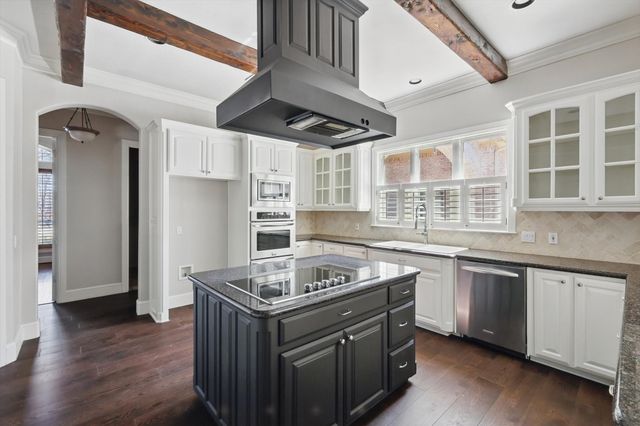 1014 Oak Tree Drive, Fort Worth, TX 76140