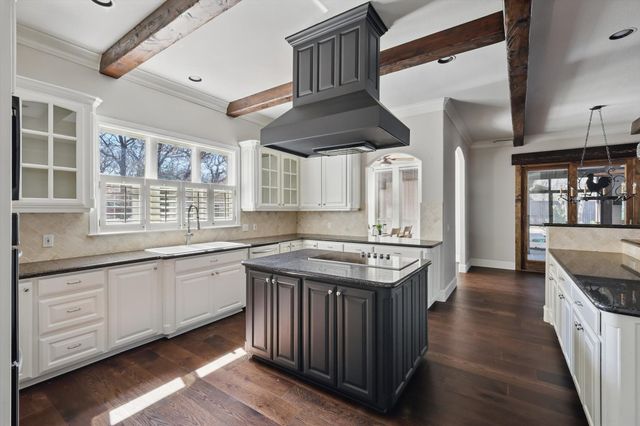 1014 Oak Tree Drive, Fort Worth, TX 76140