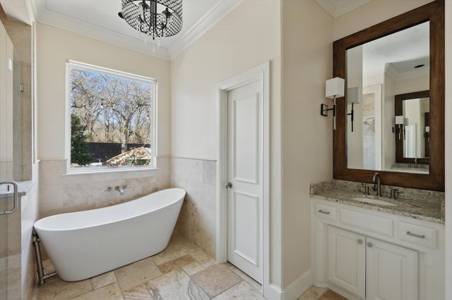 1014 Oak Tree Drive, Fort Worth, TX 76140