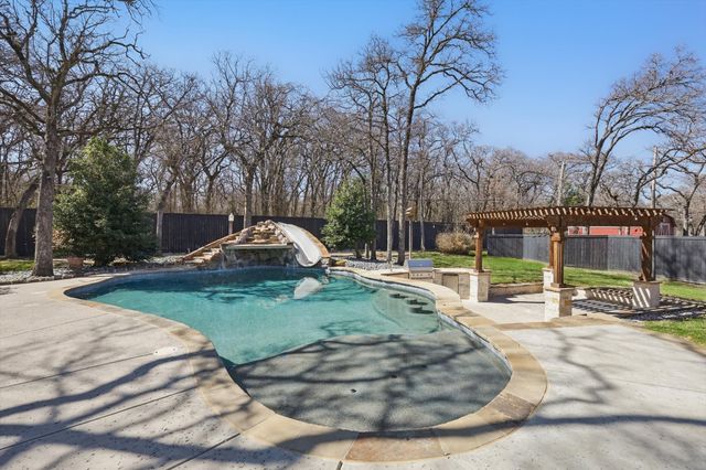 1014 Oak Tree Drive, Fort Worth, TX 76140