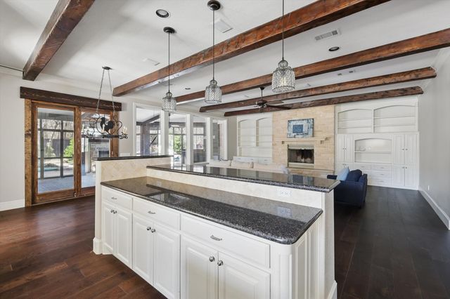 1014 Oak Tree Drive, Fort Worth, TX 76140