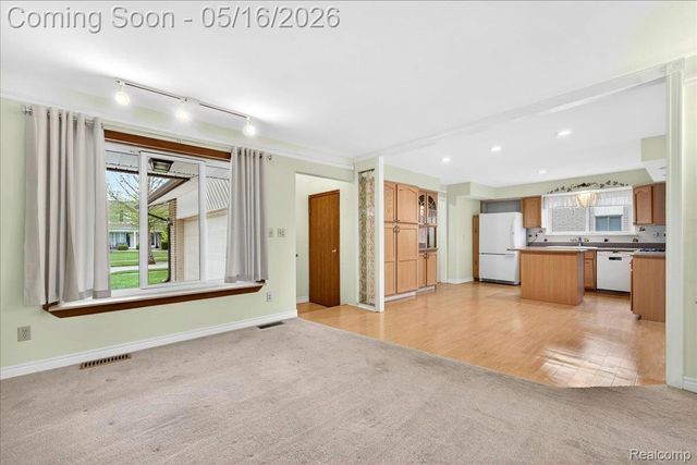 24435 Heritage Drive, Woodhaven, MI 48183
