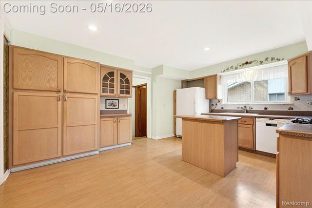 24435 Heritage Drive, Woodhaven, MI 48183