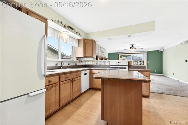 24435 Heritage Drive, Woodhaven, MI 48183