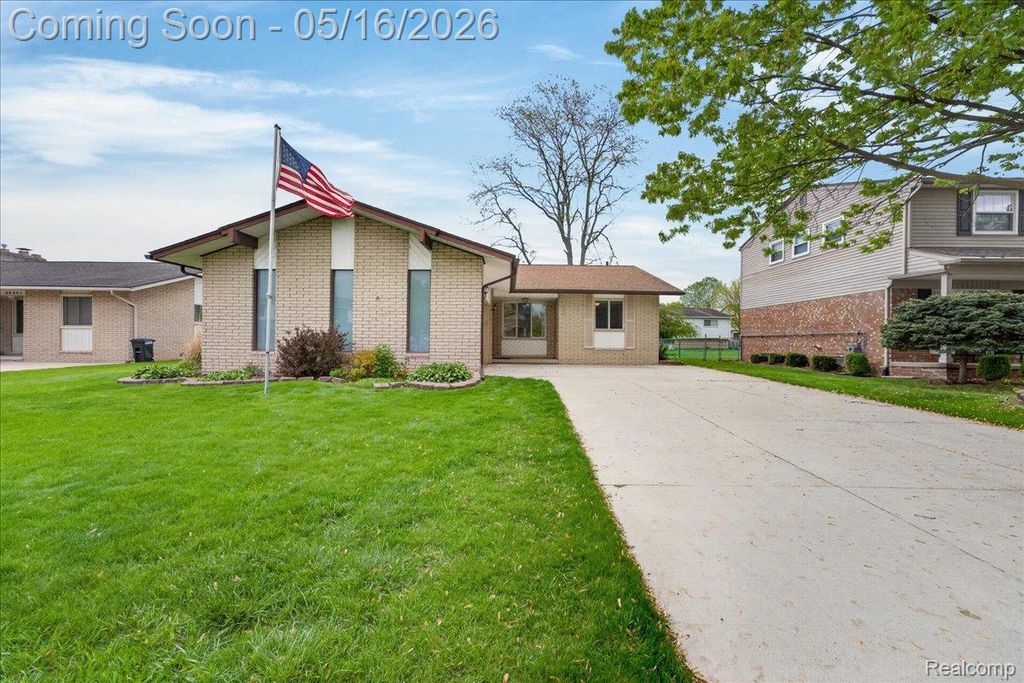 24435 Heritage Drive, Woodhaven, MI 48183