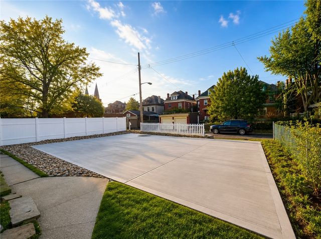 224 S Pacific Ave 1F, East Liberty, PA 15224