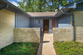 1004 Akin Dr., Longview, TX 75605