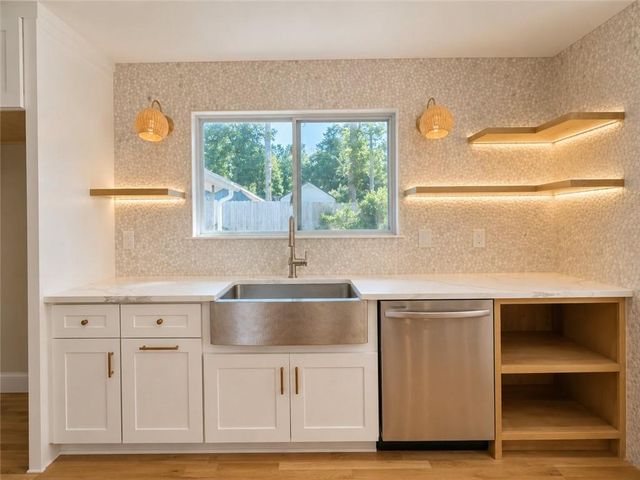 2820 Lullwater Drive, Gainesville, GA 30506