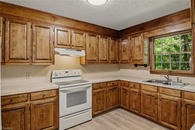 5958 Hauser Farm Road, Pfafftown, NC 27040