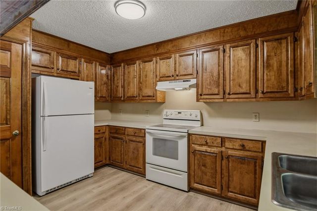 5958 Hauser Farm Road, Pfafftown, NC 27040