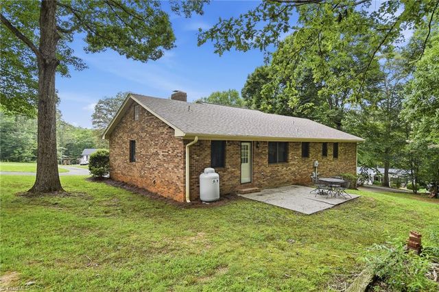 5958 Hauser Farm Road, Pfafftown, NC 27040