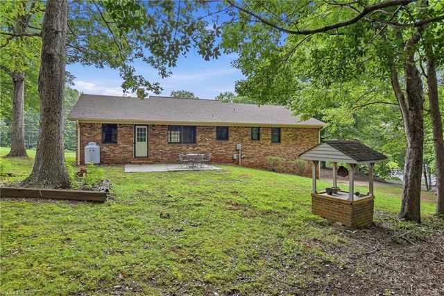 5958 Hauser Farm Road, Pfafftown, NC 27040