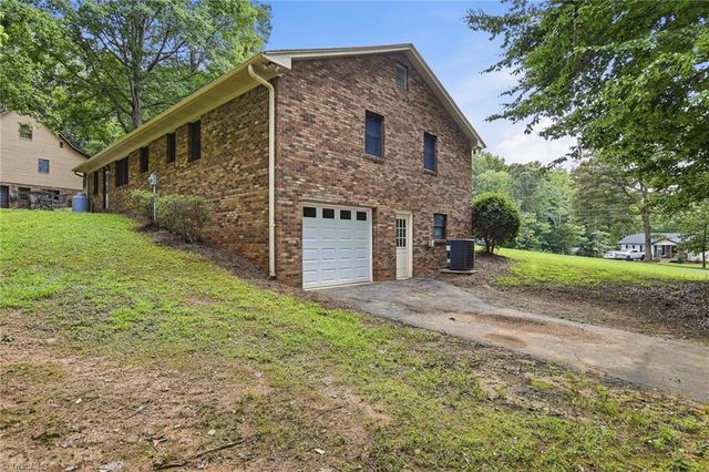 5958 Hauser Farm Road, Pfafftown, NC 27040