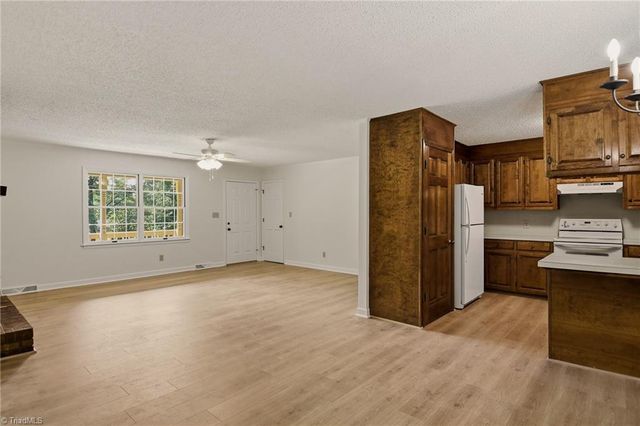 5958 Hauser Farm Road, Pfafftown, NC 27040