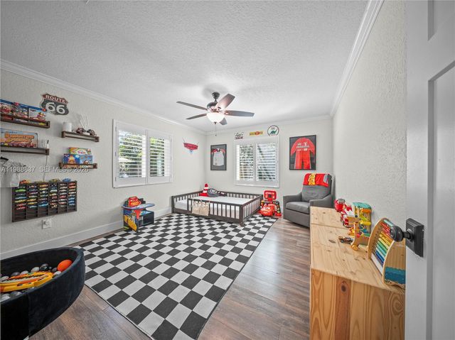 15720 SW 56th St, Southwest Ranches, FL 33331