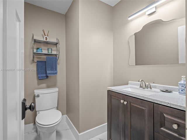 15720 SW 56th St, Southwest Ranches, FL 33331