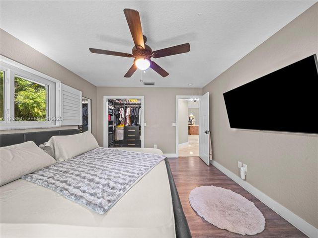 15720 SW 56th St, Southwest Ranches, FL 33331