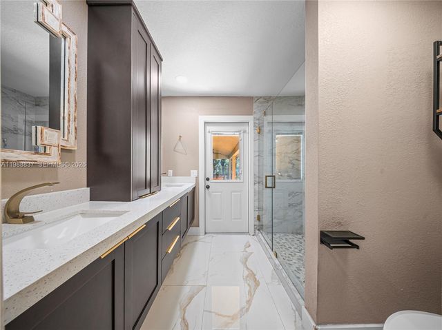 15720 SW 56th St, Southwest Ranches, FL 33331