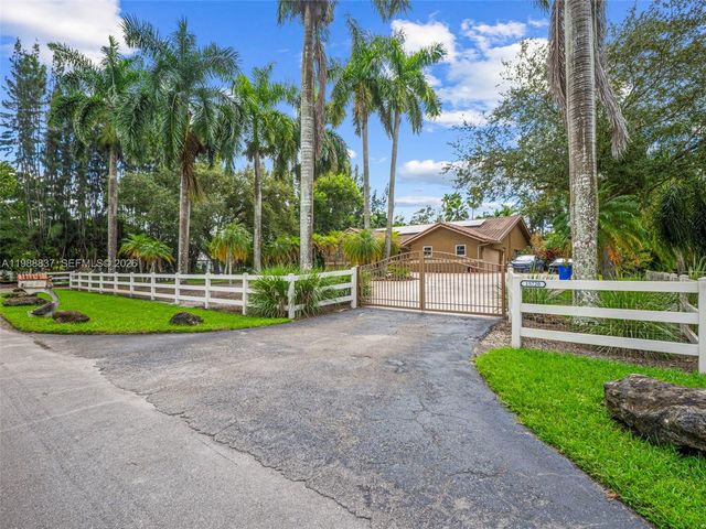 15720 SW 56th St, Southwest Ranches, FL 33331