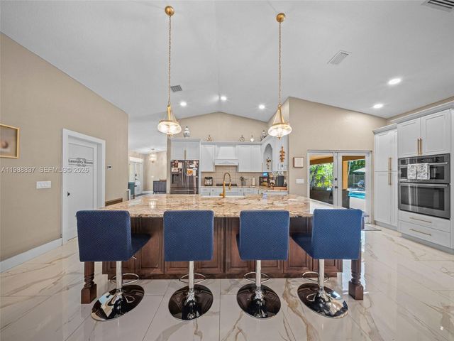 15720 SW 56th St, Southwest Ranches, FL 33331