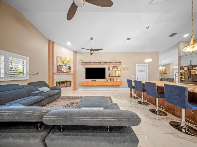 15720 SW 56th St, Southwest Ranches, FL 33331