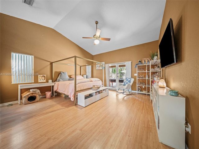 15720 SW 56th St, Southwest Ranches, FL 33331