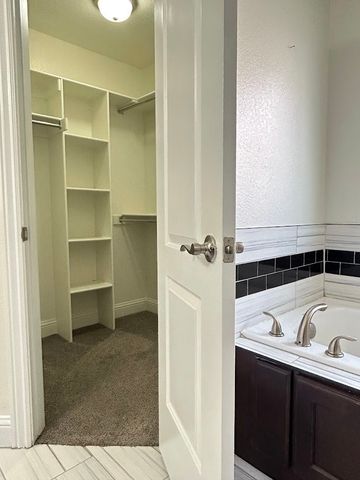 910 Sunset Lane, Centerton, AR 72719