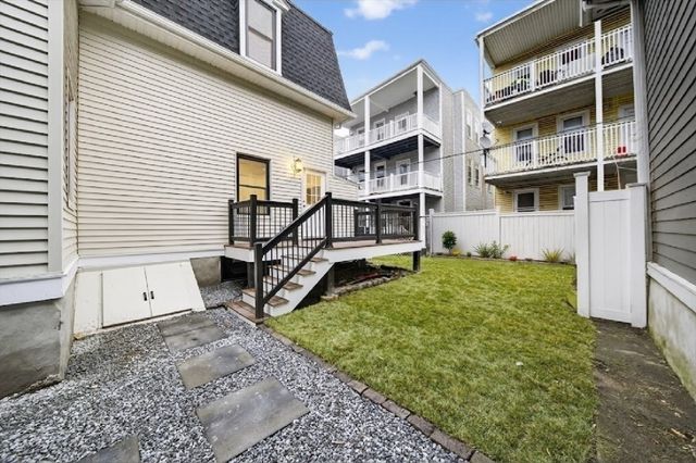 10 Grant St, Boston, MA 02125