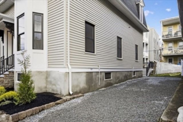 10 Grant St, Boston, MA 02125