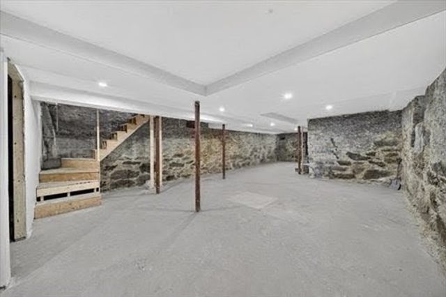 10 Grant St, Boston, MA 02125