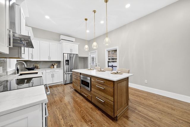 10 Grant St, Boston, MA 02125