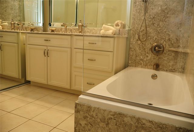 18095 Whispering Gables Lane, Dallas, TX 75287