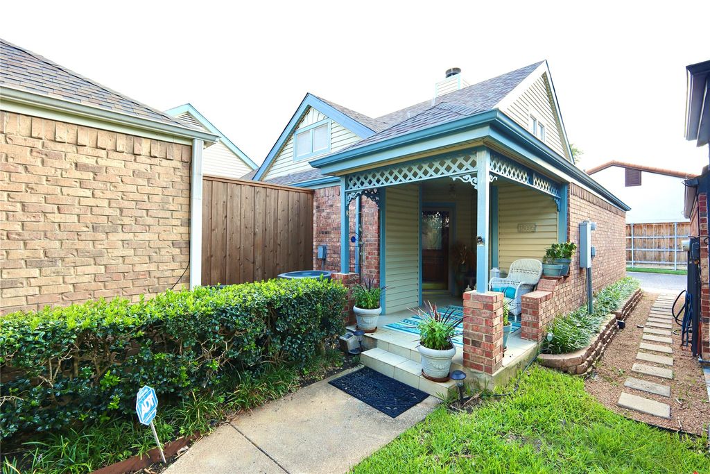 18095 Whispering Gables Lane, Dallas, TX 75287