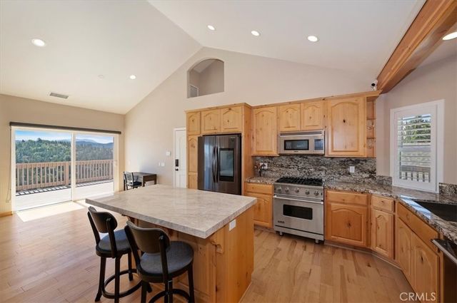 1015 Marin, Lake Arrowhead, CA 92352