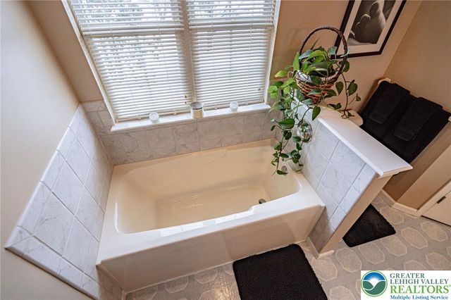 460 Quail Drive, Allentown, PA 18104