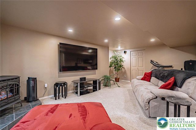 460 Quail Drive, Allentown, PA 18104