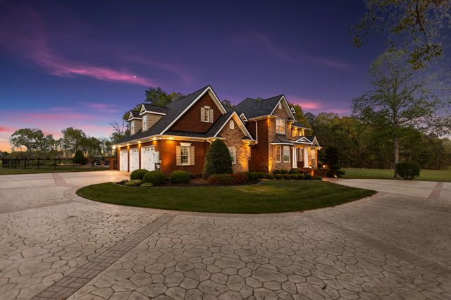 446 Waterford Dr, Manchester, TN 37355