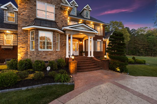 446 Waterford Dr, Manchester, TN 37355