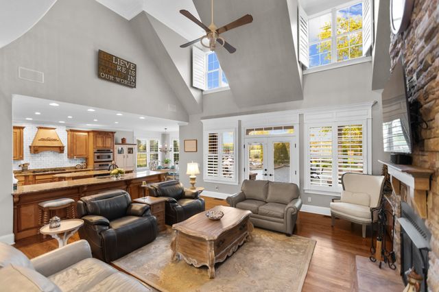 446 Waterford Dr, Manchester, TN 37355